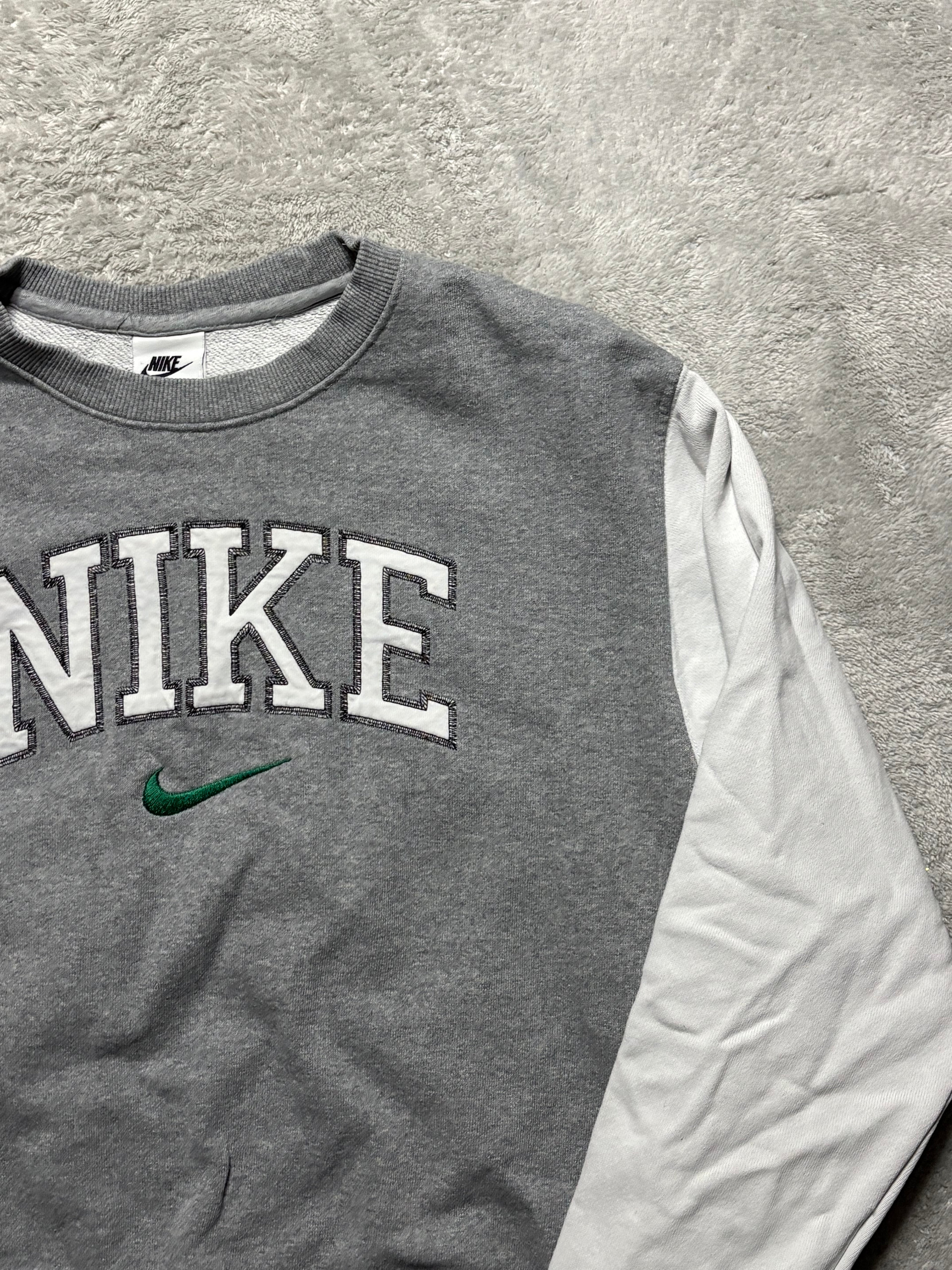 Nike Spellout Crewneck Grau Weiß Grün Vintage M